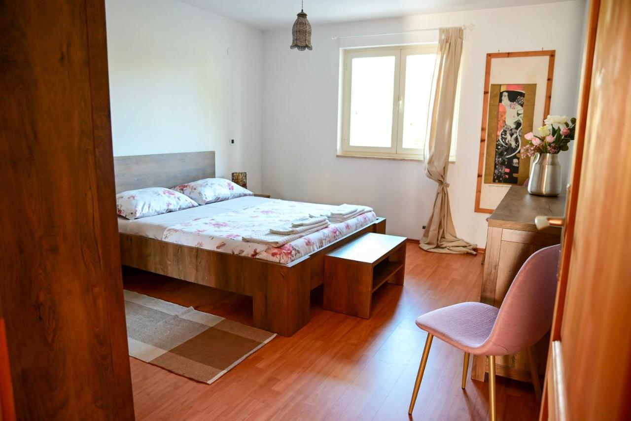 Apartment Laetitia Kastelir Ngoại thất bức ảnh
